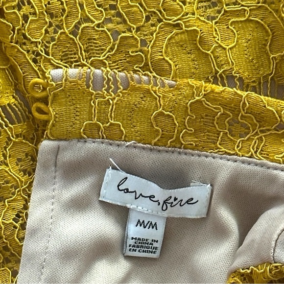 love, Fire Mustard Lace Halter Blouse medium - Picture 5 of 5